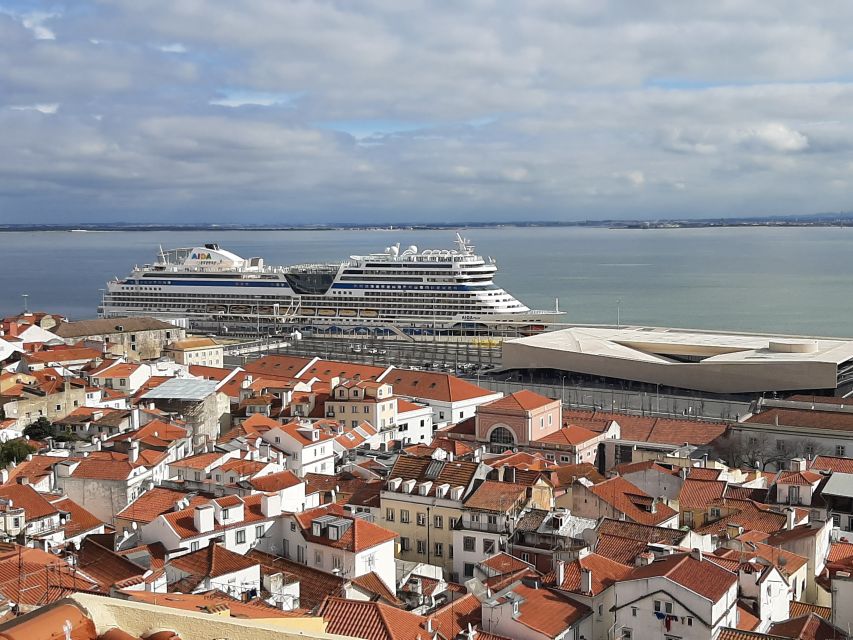 Lisbon: Private Tuk-Tuk Tour for 2 hours - The Guide Factor: What Good Guiding Looks Like Here