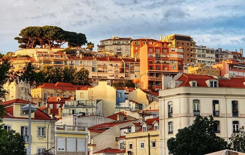 Lisbon: Private Tuk-Tuk Tour of Old Town & Scenic Viewpoints - Price and value: what $31 per person is really buying