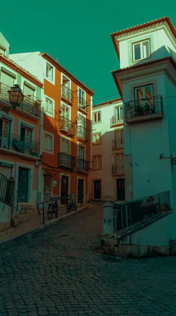 Lisbon: Private Tuk-Tuk Tour of Old Town & Scenic Viewpoints - Guide style matters, and the best guides make it personal