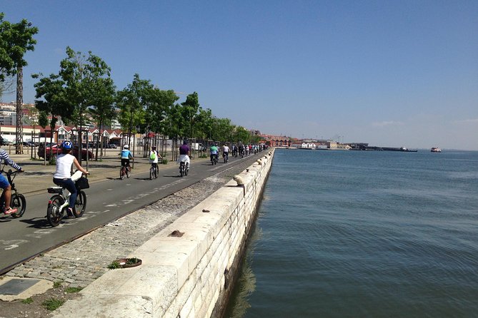 Lisbon Regular or Electric Bike Rental - Safety briefing, helmet, and how the electric assist really helps