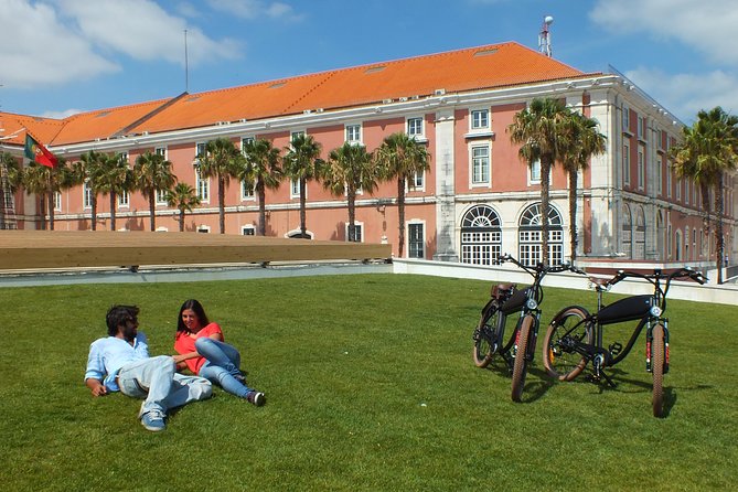 Lisbon Regular or Electric Bike Rental - São Jorge Castle hilltop views, plus Eduardo VII Park panoramas