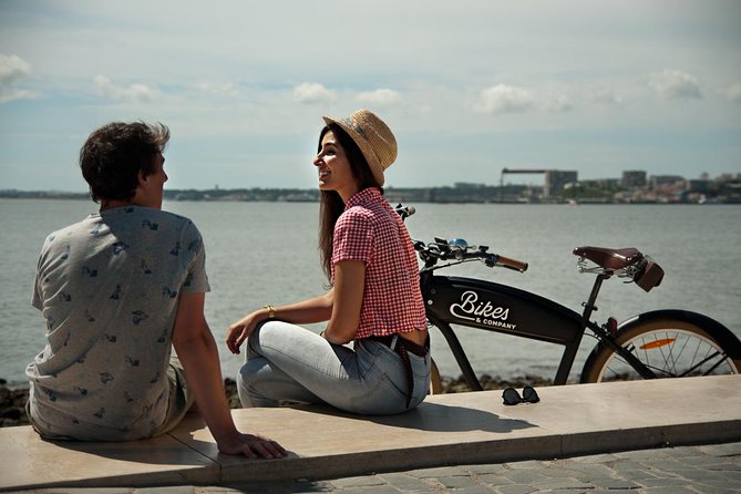 Lisbon Regular or Electric Bike Rental - Alfama: Moorish-inspired lanes, Fado culture, and Sé de Lisboa Cathedral