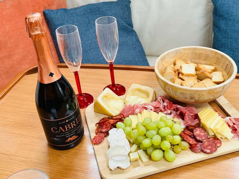 Lisbon: Romantic Cruise with Wine & Portuguese Tapas - Key Things I’d Zoom In On