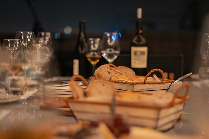 Lisbon: Rooftop Wine Tasting with Live Traditional Fado - The 4 As method and five palate aromas, taught the practical way