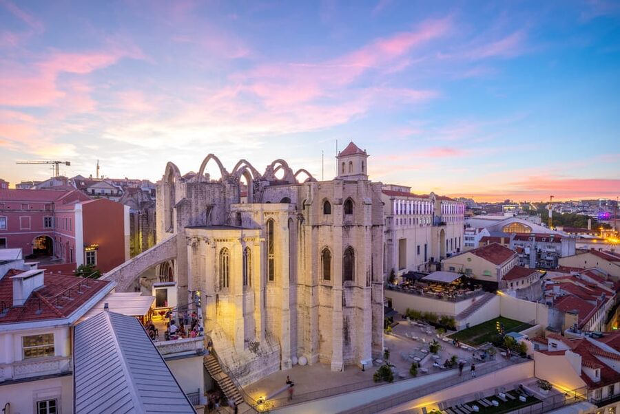 Lisbon's historic old town in a tuk-tuk in German - National Pantheon of Santa Engrácia and São Vicente de Fora