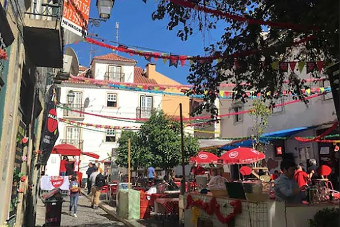Lisbon's Kickstart Tour with a Local - Getting oriented fast, starting at Farmácia Mouraria
