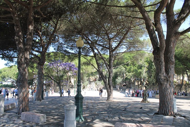 Lisbon´s Private Walking Sightseeing Tour - Alfama lanes and Bairro Alto climbs, the city’s “two moods”