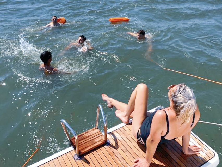 Lisbon: Sailboat Beach Tour - Welcome drink, salty snacks, and how the drinks work