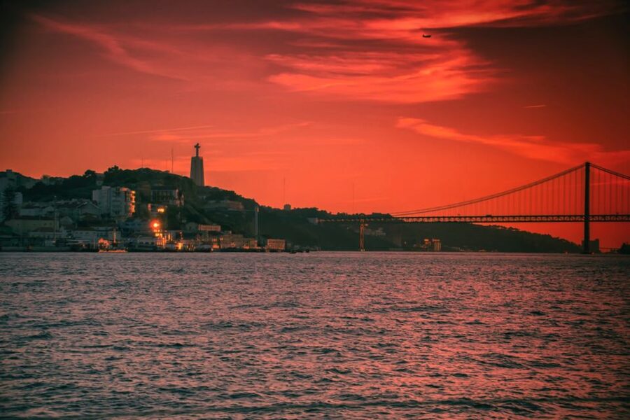 Lisbon: Sailboat Tour w/ Local Guide and Open Bar Green Wine - Sunset planning: get it right or book the wrong feeling