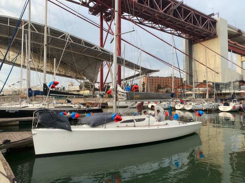 Lisbon: Sailboat Tour w/ Local Guide and Open Bar Green Wine - Where you meet, what the boarding scene feels like