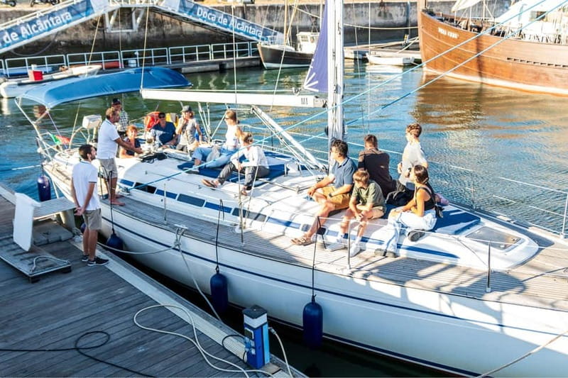Lisbon: Sailing Boat Tour with Drinks & Pastel de Nata - The 2-hour route, with landmark moments you can actually feel