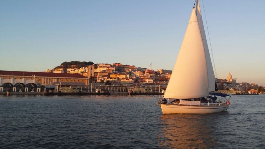 Lisbon: Sailing Boat Tour with Drinks & Pastel de Nata - Comfort that actually matters on a sailboat