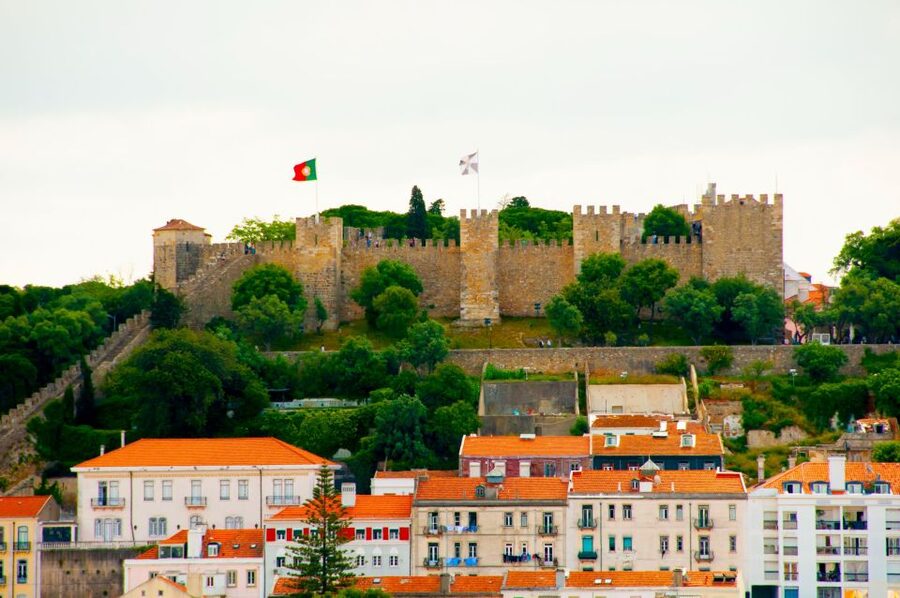 Lisbon: Saint George's Castle Entry & City Self-Guided Tours - The Lisbon Walking Tour Start: National Pantheon to a City-Square Focus