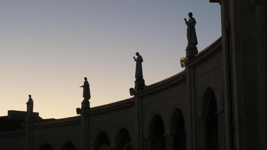 Lisbon: Sanctuary Fátima & Little Shepperd Town Guide Tour - Chapel of the Apparitions: where the candle moment fits