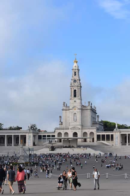 Lisbon: Sanctuary Fátima & Little Shepperd Town Guide Tour - Basilica of the Holy Trinity: the modern contrast that calms your mind