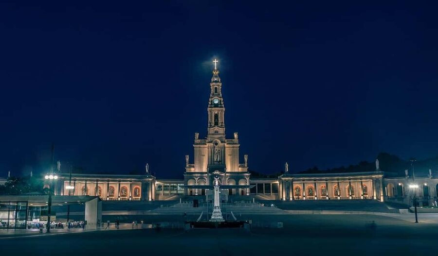 Lisbon: Sanctuary Fátima & Little Shepperd Town Guide Tour - Museum of the Sanctuary and the grounds: where context turns into understanding