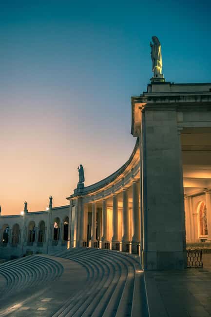 Lisbon: Sanctuary Fátima & Little Shepperd Town Guide Tour - Timing, breaks, and how a long day stays pleasant