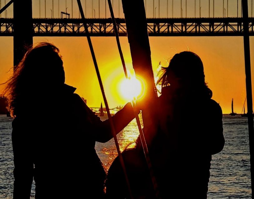 Lisbon: Scenic Day & Sunset Boat Tour with a Drink - Key things to notice before you go
