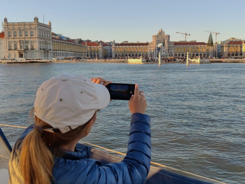 Lisbon: Scenic Day & Sunset Boat Tour with a Drink - Christ the King, 25 de Abril Bridge, and the Lisbon skyline as your moving map