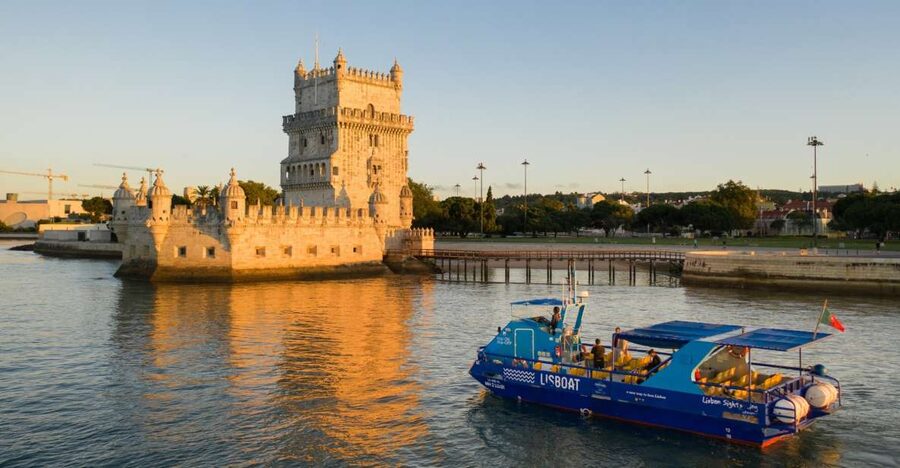 Lisbon: Sightseeing Boat Tour with Hop-On Hop-Off Option - Key Points at a Glance