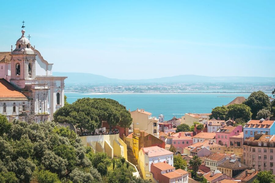 Lisbon: Sightseeing City Tour by Tuk-Tuk - Your guide experience: the names I’d watch for