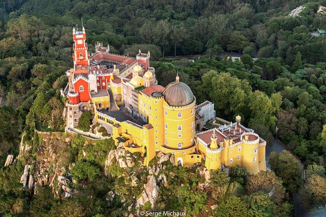 Lisbon: Sintra, Pena, Cabo da Roca Coast & Cascais Tour - The driver-guide style: great narration, but not every site is fully hosted