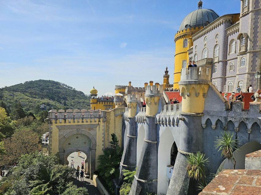 Lisbon: Sintra, Pena Palace, Cabo da Roca & Cascais Day Tour - Getting from your hotel to Sintra without losing your morning