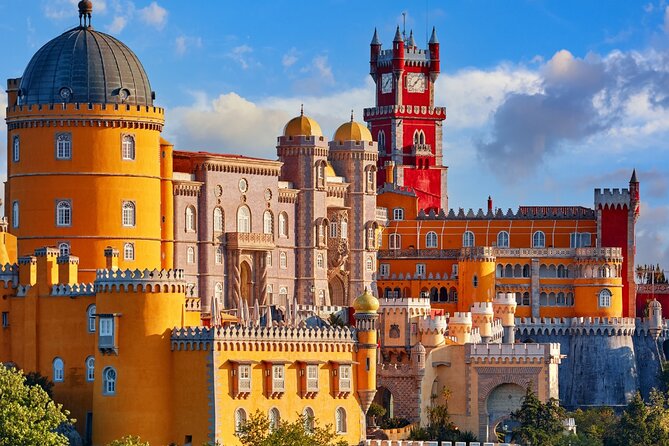Lisbon: Sintra, Pena Palace , Cascais & Cabo Small Group Day Tour - The meeting point and small-group feel at Av. da Liberdade