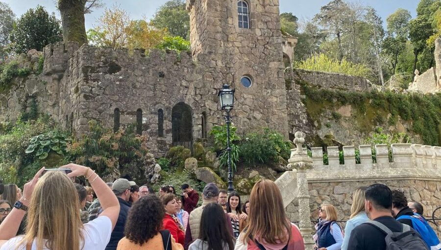 Lisbon: Sintra, Regaleira with ticket guided tour by train - How the tour timing works, and where you get freedom