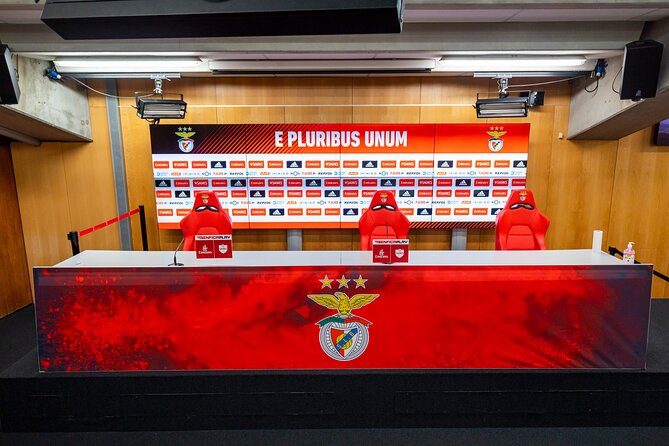 Lisbon SL Benfica Stadium & Museum Tour with Scarf - The VR/3-D Glasses Experience and the Live Eagles Moment