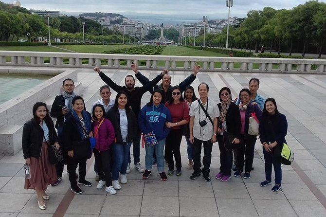 Lisbon Small-Group Sightseeing City Tour with Transportation - Praça do Comércio for Lunch: The Best Reset Point