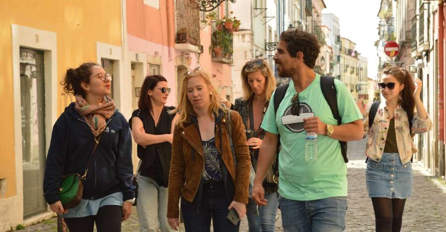 Lisbon: Starter Walking Tour to the highlights in German - Rossio Square North Fountain: the easiest place to start