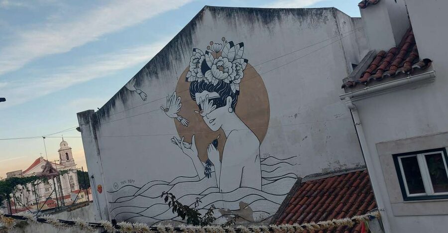 Lisbon Street Art Lovers Walk - #whatsupLisboa card: what you get after the walk