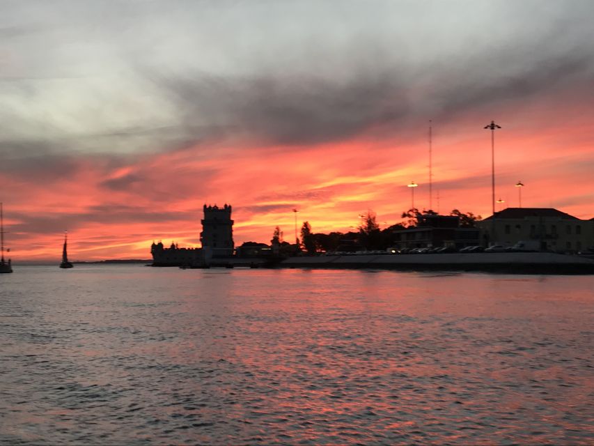 Lisbon: Sunset and Wine Luxury Catamaran Cruise - Belem Tower photo stop: the one moment built for pictures