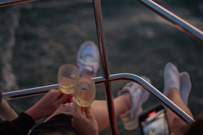 Lisbon Sunset Boat Cruise Tour With Drinks Included - Who this sunset cruise is best for