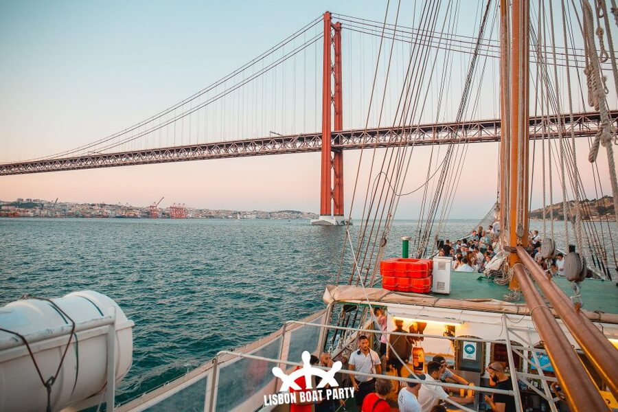 Lisbon: Sunset Boat Party with 2 Drinks and Free Club Entry - Sunset party on the Tagus River: what the 4 hours actually feel like
