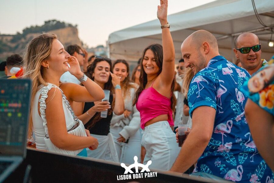 Lisbon: Sunset Boat Party with 2 Drinks and Free Club Entry - Views you get from the water: seven hills and major waterfront districts