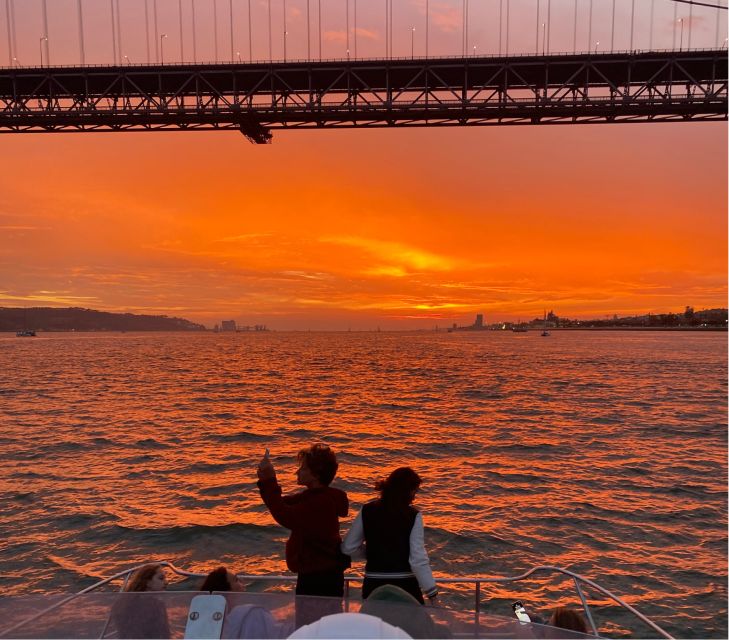 Lisbon: Sunset Boat Tour with Wine - Group size, guide style, and the vibe onboard