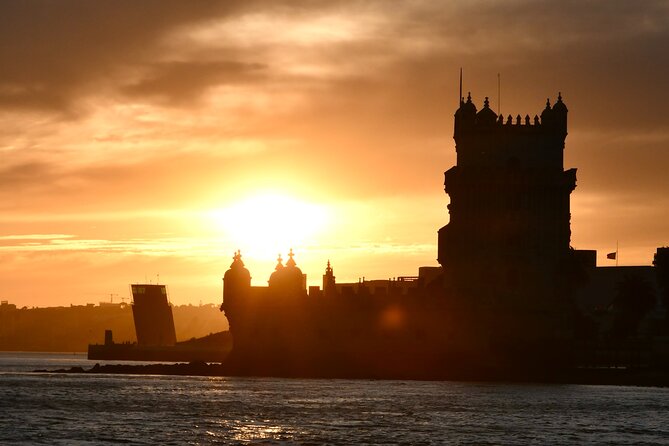 Lisbon : Sunset Catamaran Boat Tour with Music and Drinks - From Santo Amaro Dock: the first move that matters