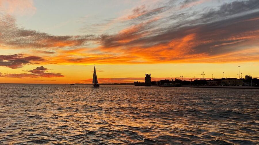 Lisbon: Sunset Cruise with Drinks - The 25 de Abril Bridge: The Moment You’ll Want in Your Camera Roll