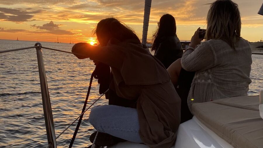 Lisbon: Sunset Cruise with Drinks - Terreiro do Paço, Time Out Market, and Commerce Square: City Life From Water Level