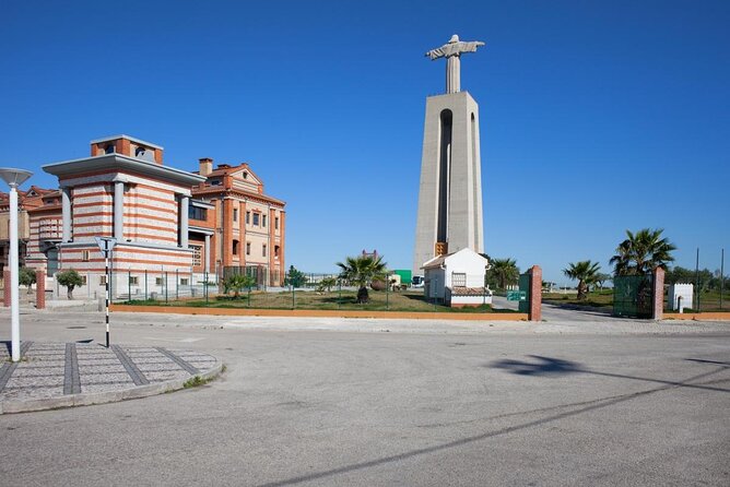 Lisbon: Sunset Cruise With Drinks on Spacious Yacht - Key highlights to know before you go