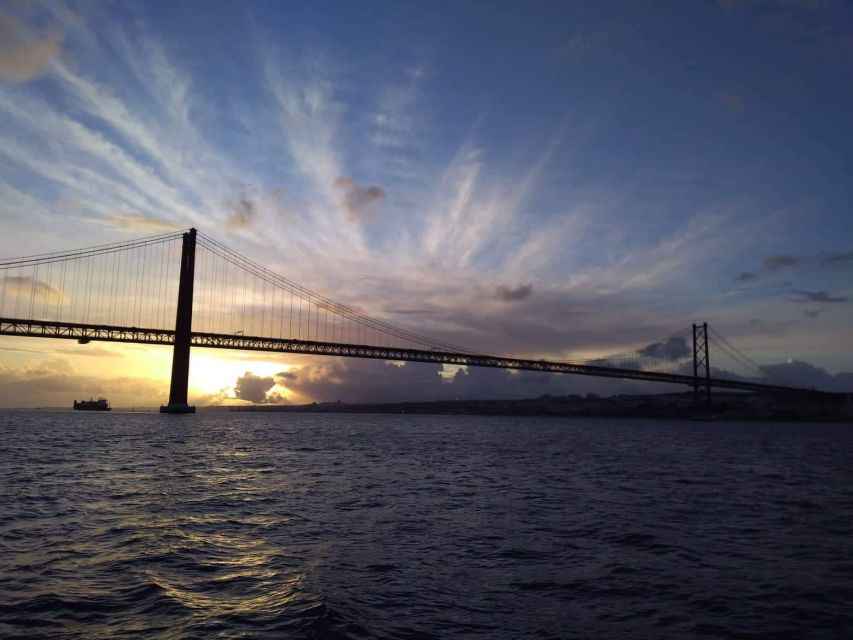 Lisbon: Sunset Cruise With Drinks on Spacious Yacht - Practical tips for the best seats and photos