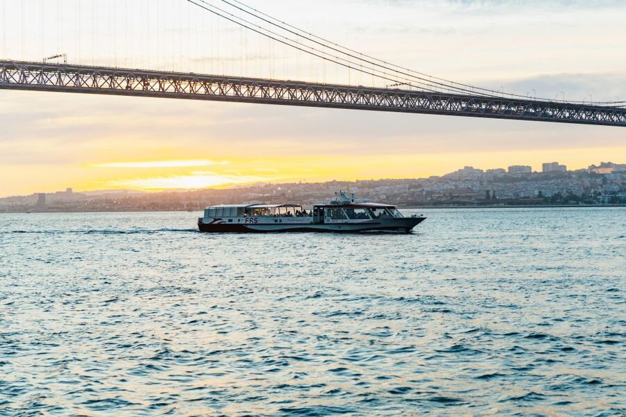 Lisbon: Sunset Cruise with Welcome Drink and Snacks - Key things I’d bookmark before you go