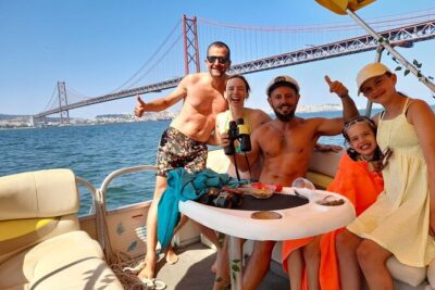 Lisbon Sunset Experience: Cruise, Wine and Live Music by the Capt