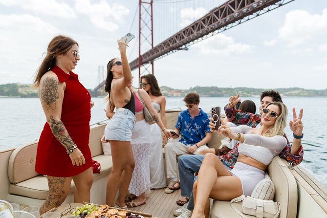 Lisbon – Sunset Porto Tonic Premium Boat Experience - The route along the Tagus, Lisbon landmarks in a logical flow