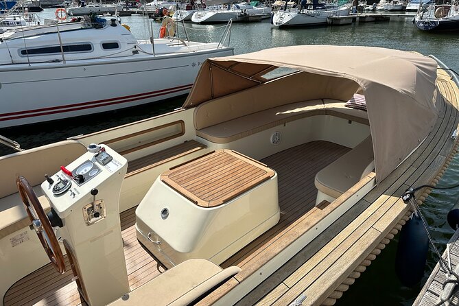 Lisbon – Sunset Porto Tonic Premium Boat Experience - Christ the King and Almada, when the light shifts for real