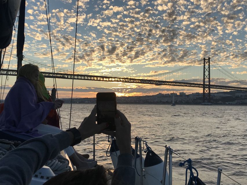 Lisbon: Sunset Sailing Cruise with Wine - Timing and check-in: how to keep the evening from getting messy