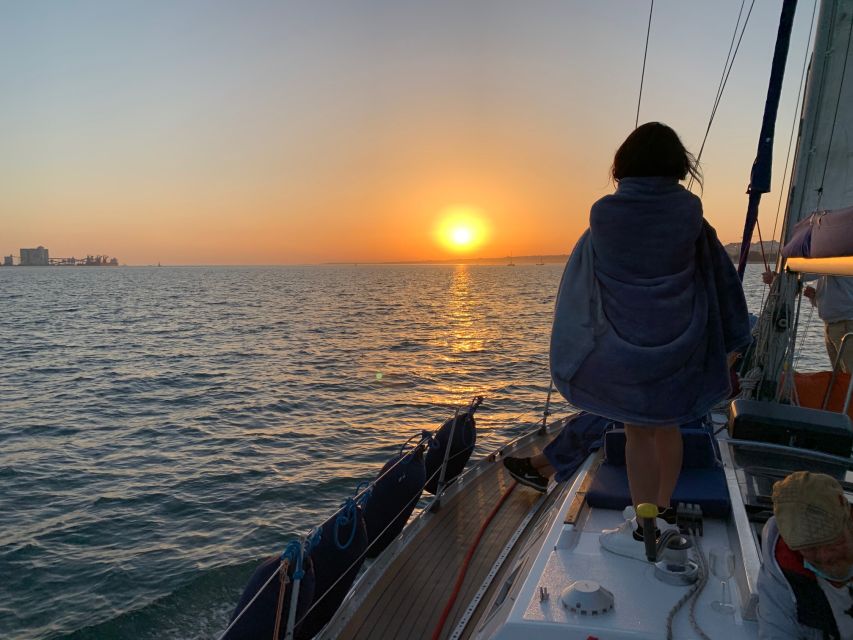 Lisbon: Sunset Sailing Cruise with Wine - FAQ