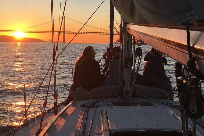 Lisbon Sunset Sailing Tour with White or Rosé Wine and Snacks - Why Lisbon’s Tagus Sunset Feels Like a Cheat Code